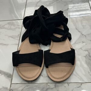 Source Unknown Black and Tan Lace-Up Women’s Sandals